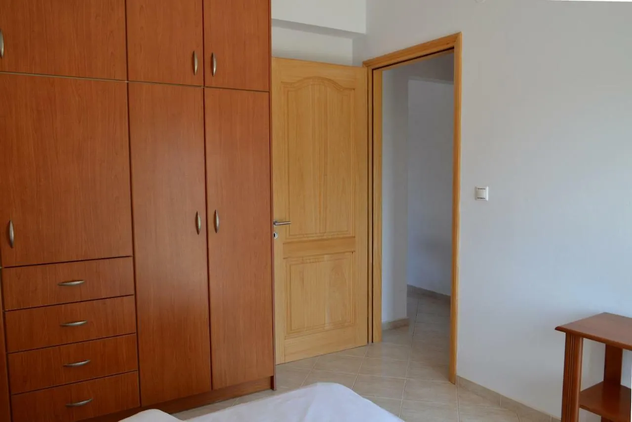 Spacious 1 Bedroom Apartment 2 Km To Pessada Beach Dhorizáta