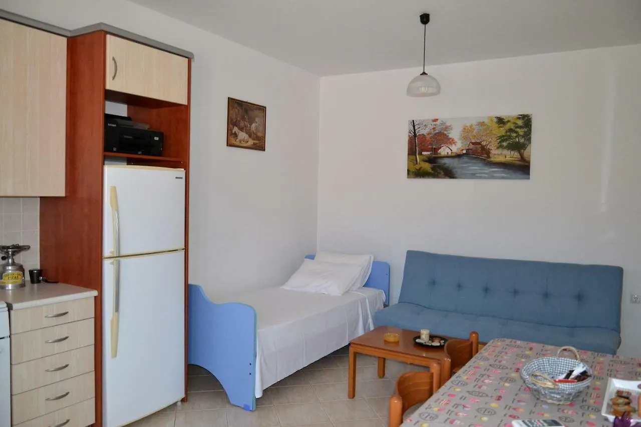Spacious 1 Bedroom Apartment 2 Km To Pessada Beach Dhorizáta